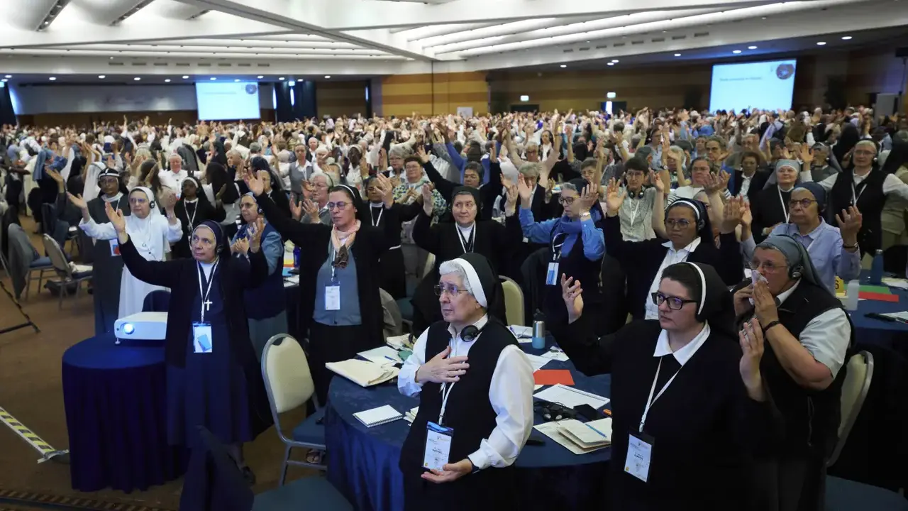 Hampir 900 pemimpin ordo religius perempuan berkumpul di Roma. (AP/Alessandra Tarantino)