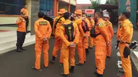 Tiga tim rescue Kantor SAR Bandung dikirimkan ke lokasi banjir Jabodetabek untuk membantu evakuasi warga. (Dok. Basarnas)
