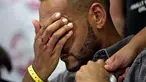 Angel Colon, seorang pengunjung klub gay Pulse yang menjadi korban luka penembakan Orlando, ketika menceritakan pengalaman mengerikannya pada konferensi pers di Orlando Regional Medical Center, Orlando, Florida, Selasa (14/6). (Brendan Smialowski/AFP)