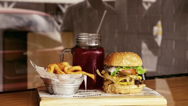 Ilustrasi makanan dan minuman