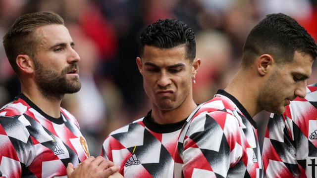 Foto: Kumpulan Ekspresi Bete Cristiano Ronaldo Pakai Baju Cadangan MU di Era Erik Ten Hag