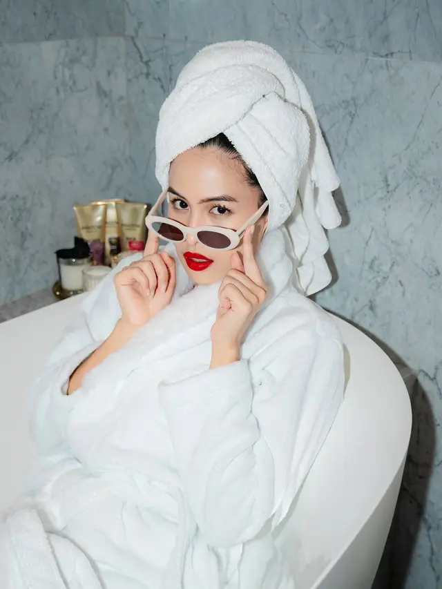 5 Pesona Maudy Ayunda dengan Makeup Bold, Pancarkan Aura Glamor dan Berkelas  (instagram/maudyayunda).