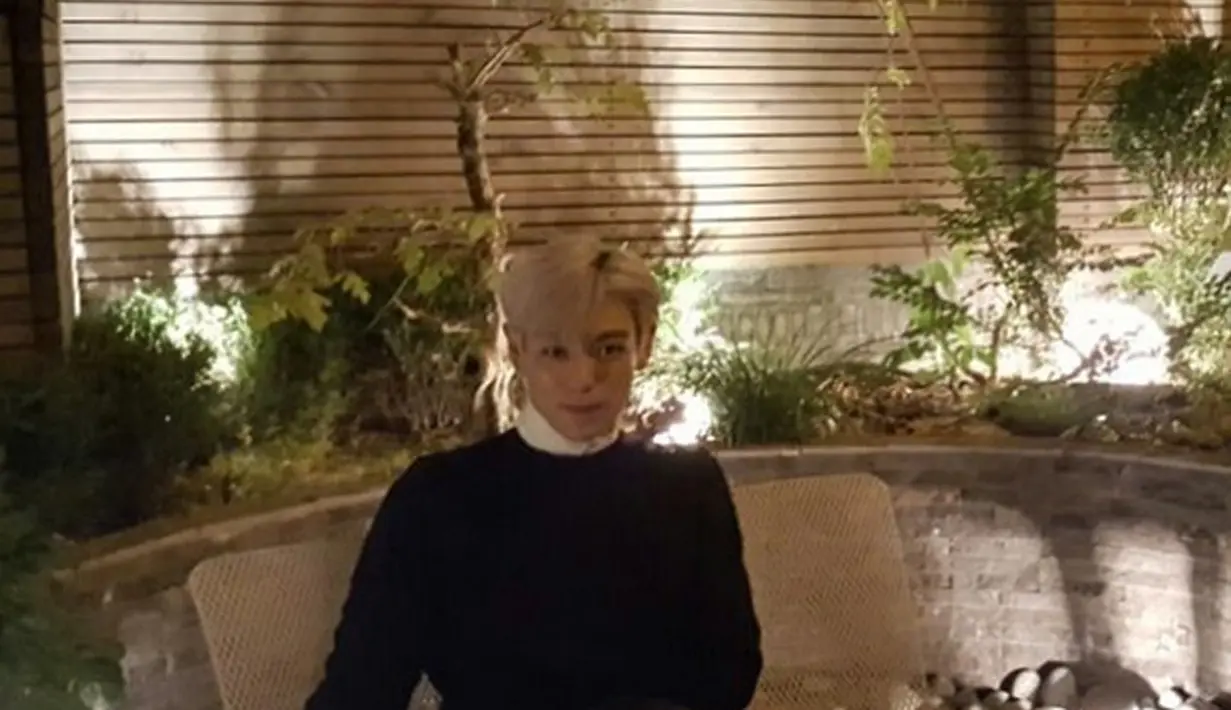 Sambil berderai air mata, sang ibu tidak bisa memastikan kondisi anaknya ke depan nanti. Pasalnya ia mengatakan bahwa saat ini anaknya berada dalam kondisi yang kritis dan cukup mengkhawatirkan. (Instagram/choi_seung_hyun_tttop)