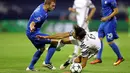 Pemain Dinamo Zagreb, Domagoj Antoliae, melanggar pemain Juventus, Sami Khedira, dalam laga kedua Grup H Liga Champions di Stadion Maksimir, Rabu (28/9/2016) dini hari WIB. (AFP)