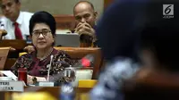 Menkes Nina F Moeloek mengikuti Rapet Kerja Gabungan dengan Komisi XI dan IX DPR di Kompleks Parlemen, Jakarta, Senin (2/9/2019). Rakergab tersebut membahas berbagai agenda penting di bidang kesehatan salah satunya tentang rencana kenaikan iuran BPJS yang di tolak DPR. (Liputan6.com/Johan Tallo)