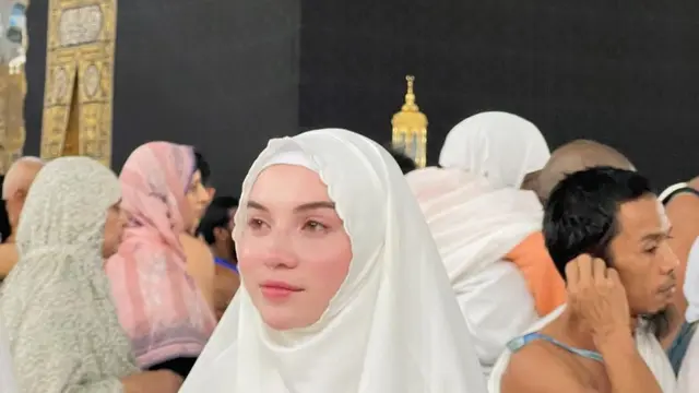 Elina Joerg rayakan ulang tahun dengan ibadah umrah (credit: instagram/elinaaaaajoerg)