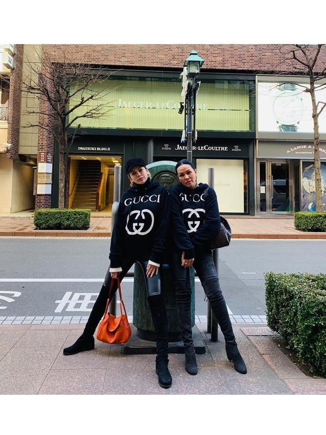 6 Potret Kebersamaan Nikita Mirzani dan Fitri Salhuteru, Bak Saudara Kandung