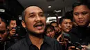 Namun, Ketua KPK Abraham Samad menolak membeberkan siapa saja calon menteri yang ditandai warna merah dan kuning, Jakarta, (22/10/14). (Liputan6.com/Miftahul Hayat)  