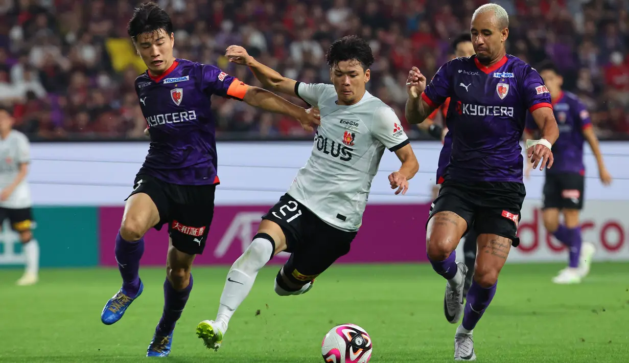 Namun, berdasarkan rapat direksi yang berlangsung pada 19 Desember 2023 lalu, J League akan mengikuti musim liga-liga top dunia. Mereka akan memulai kompetisi pada musim panas atau bulan Agustus, rehat musim dingin selama dua bulan pada pekan kedua Desember sampai pekan ketiga Februari, dan berakhir pada pekan terakhir bulan Mei. (Dok. J League)