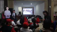 Saat Dua Posko Capres Berhadapan Nobar Debat Dijaga Polisi Bersenjata di Solo