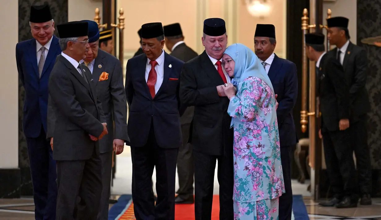 Naiknya Sultan Ibrahim dari Johor menjadi raja Malaysia, merupakan pertama kalinya setelah 34 tahun pemerintahan ayahnya. (MOHD RASFAN/POOL/AFP)