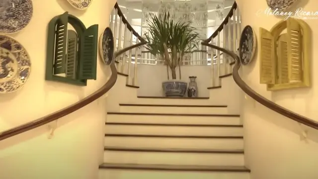 Detail Desain Tangga Rumah Yuni Shara (YouTube/Melaney Ricarco)