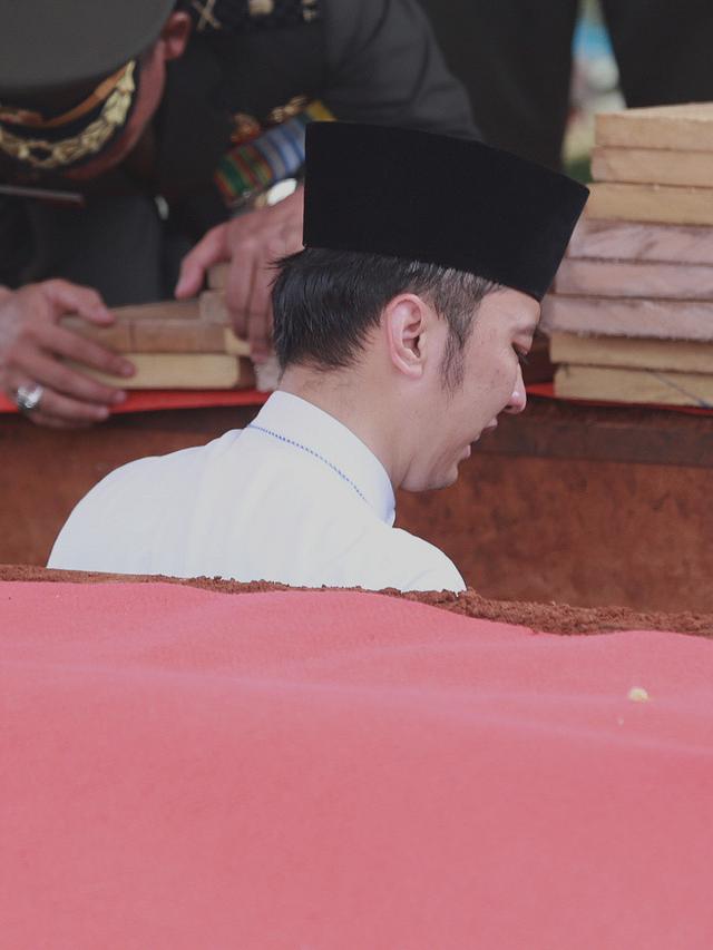 [Fimela] Prosesi Pemakaman Ani Yudhoyono