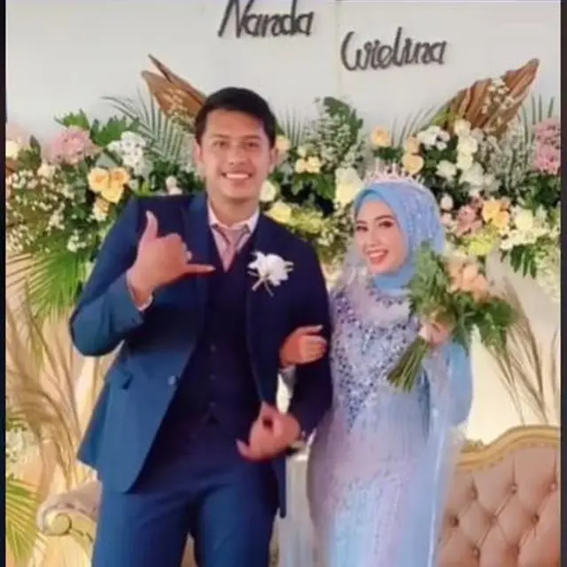 Resepsi Pernikahan Tanpa MUA, Pengantin Wanita Makeup Mandiri Dibantu Pengantin Pria