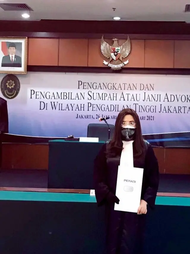 6 Momen Cornelia Agatha Jalani Sumpah Profesi Advokat Jelang Usia 50 Tahun