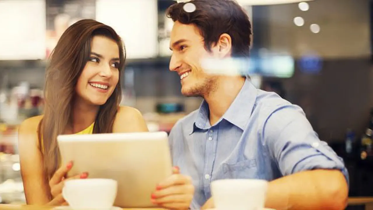 Ladies, jadi mak comblang itu gampang-gampang susah/copyright: thinkstockphotos.com