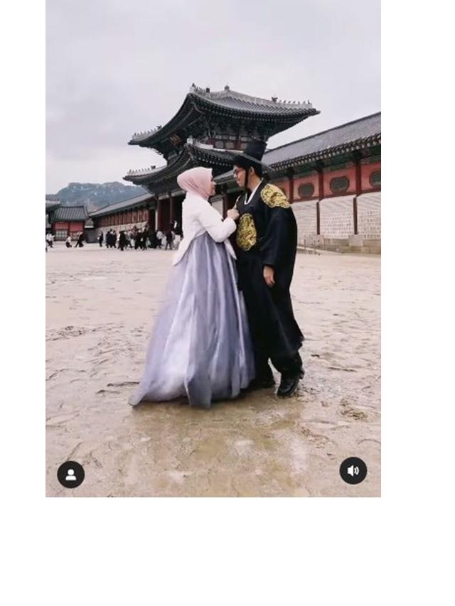 8 Potret Aurel Hermansyah dan Atta Halilintar Pakai Hanbok saat Liburan, Bak Drama Korea