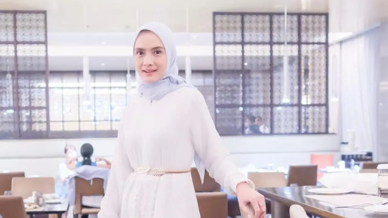 Mantan istri Ibnu Jamil, terlihat makin cantik setelah memutuskan berhijab