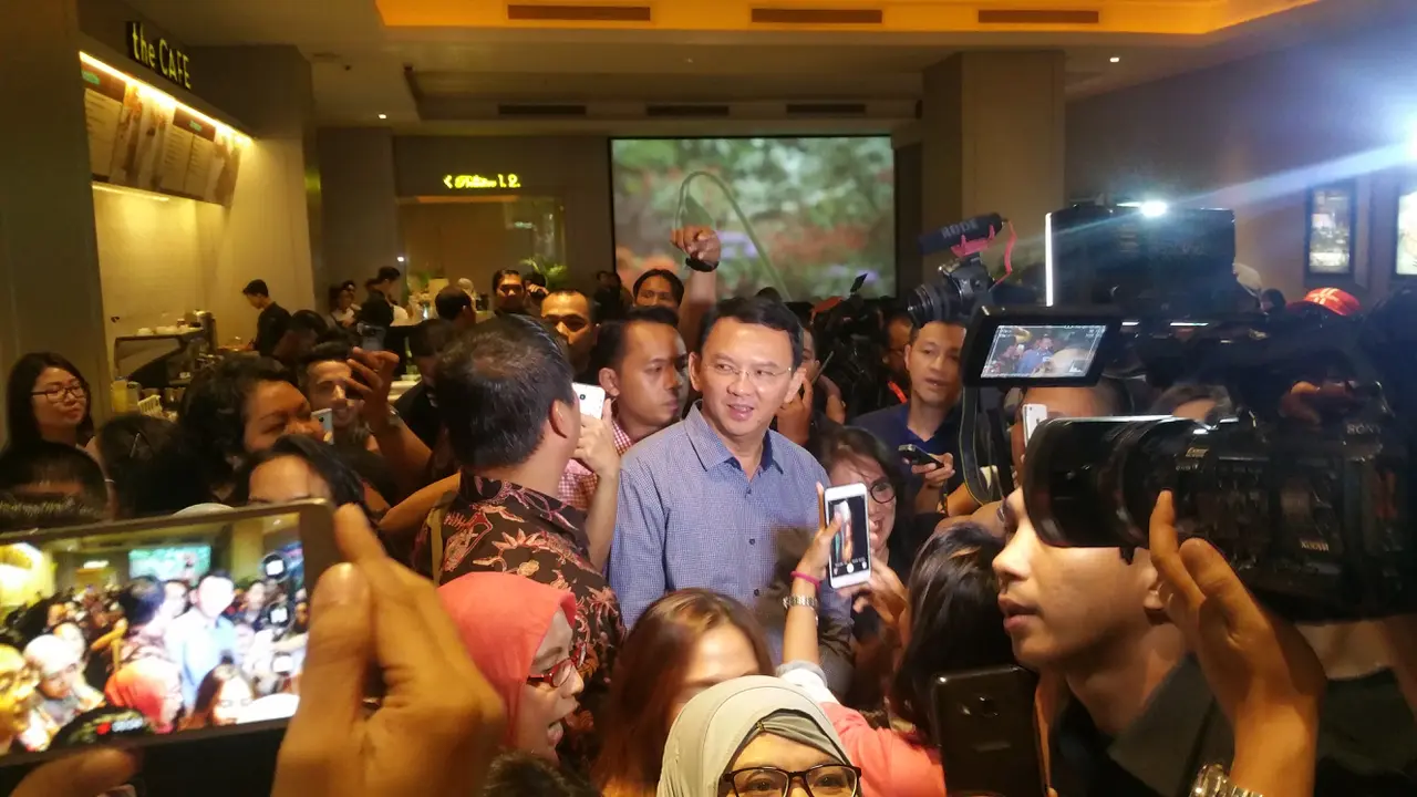 Ahok Tiba-Tiba Buat Heboh Pengunjung Bioskop