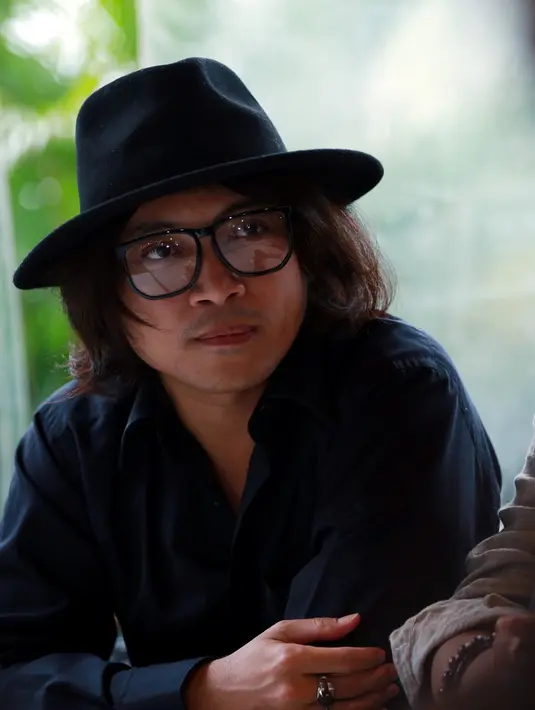 “Sebenarnya kita sudah dari tahun lalu sih kita dapat undangan untuk acara ini. Cuma tahun lalu enggak jadi entah karena ada alasan apa. Jadinya baru sekarang,” ungkap Sony. (Deki Prayoga/Bintang.com)