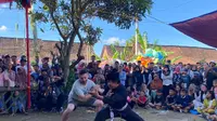 Wisatawan Mancanegara Unjuk Kebolehan di Tradisi Mencak Sumping 2025 di Banyuwangi