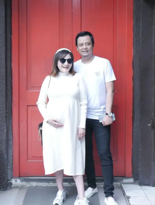 Meski sedang berbadan dua, ia mengaku ingin terus jalan-jalan. Ia bersyukur karena semua diberikan kelancaran. [Instagram/kikiamaliaworld]