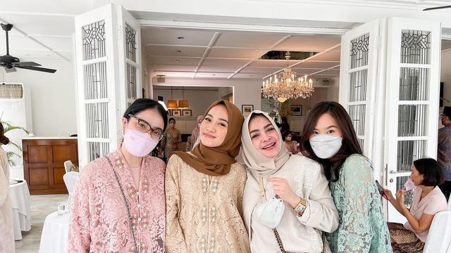 6 Potret Sella Brata, Sepupu Nagita Slavina yang Jarang Tersorot