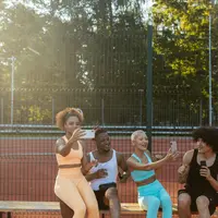 Dari gym hingga kelas olahraga, ruang kebugaran menawarkan pengalaman yang menggabungkan aktivitas fisik, wellness, dan kehidupan sosial. (Foto/Dok: Pexels)