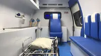 Dalam ambulans yang diproduksi di Mesir untuk dikirim ke Gaza, Palestina. (Liputan6.com/Luqman Rimadi)