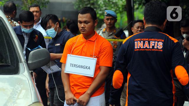 Anggota Densus 88 Bripda HS Jalani Rekonstruksi Pembunuhan Sopir Taksi Online