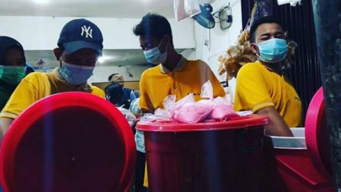 Penjual es permen karet yang viral di Surabaya, Jawa Timur (Foto: instagram @es.permenkaret2320)