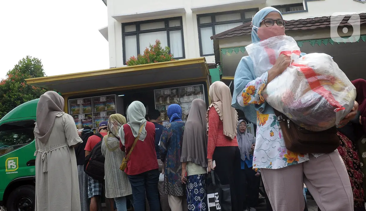 Diharapkan setiap hari sembako murah bisa dilakukan di dua kelurahan. (merdeka.com/Imam Buhori)