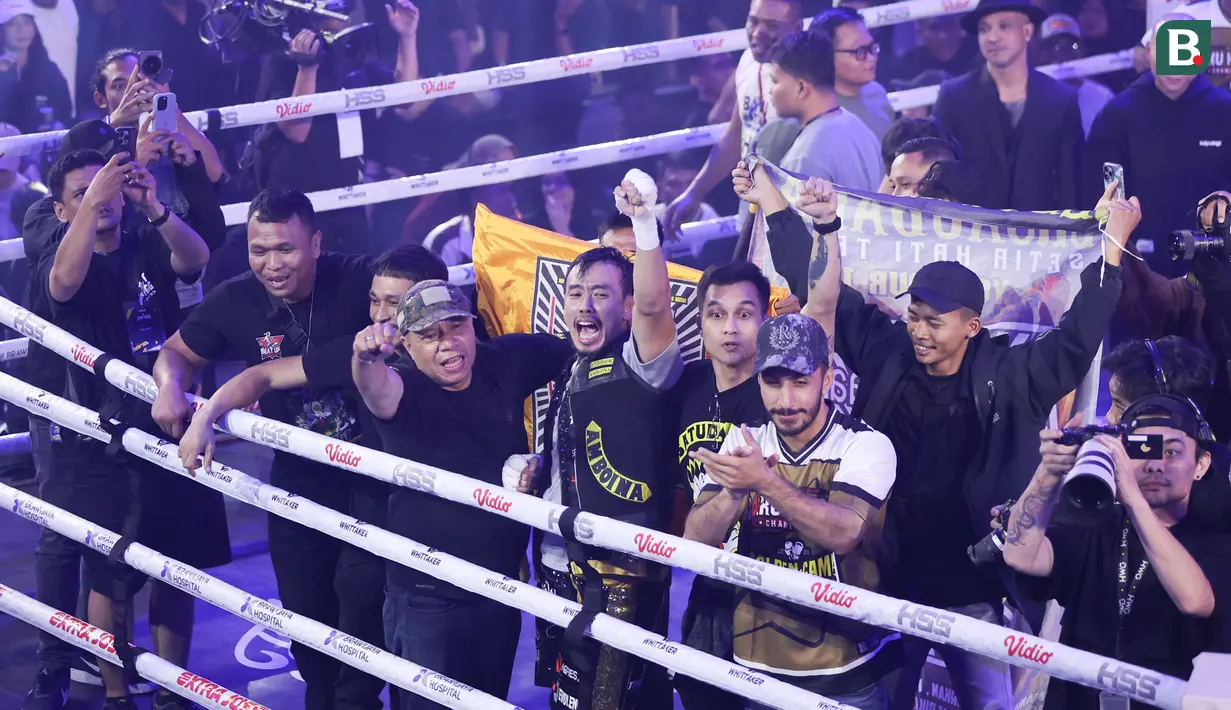 Rudy Golden Boy merayakan kemenangan atas Paris Pernandes pada laga HSS Series 6 di W Superclub Gatsu, Jakarta, pada Senin (10/11/2025) dini hari WIB. (Bola.com/M Iqbal Ichsan)