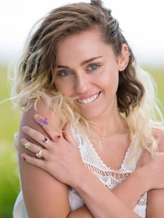 Seorang sumber mengatakan, kehidupan Miley jauh berubah sejak menjadi kekasih Liam. Kehidupannya menjadi lebih sehat dan mengalami perubahan yang sangat besar. (Instagram/mileycyrus)