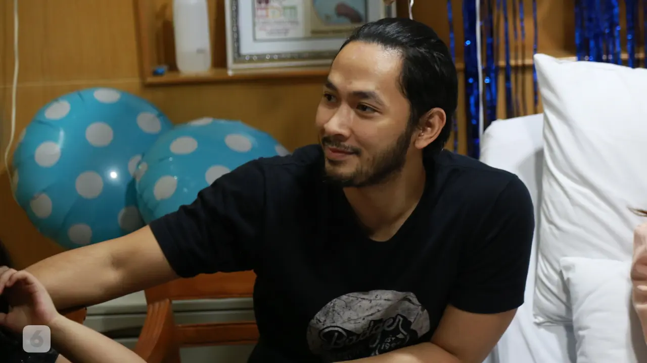 [Bintang] Istri Lahirkan Anak Ketiga, Uki NOAH Mengaku Tegang