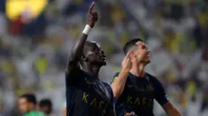 Pemain Al-Nassr, Sadio Mane melakukan selebrasi setelah mencetak gol ke gawang Al-Ettifaq pada laga Piala Raja Arab Saudi 2023 yang berlangsung di Awwal Park Stadium, Ryadh, Arab Saudi, Rabu (01/11/2023) dini hari WIB. (Twitter/@AlNassrFC)