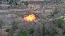 Sebanyak 1.000 personel prajurit gabungan TNI dan ADF ikut serta dalam latihan Calfex tersebut. Selain kemampuan dan keterampilan, para prajurit dari kedua negara juga memperlihatkan keahlian mengoperasikan Alutsista. (JUNI KRISWANTO/AFP)