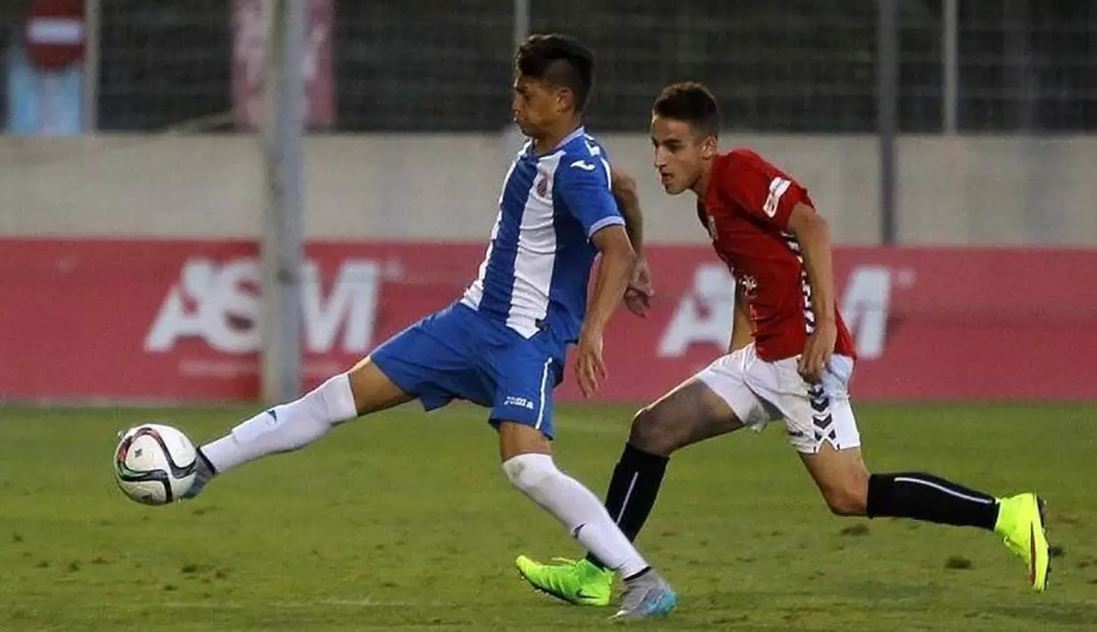 Sementara untuk menjadi pilihan utama pada posisi gelandang tengah, Evan Dimas harus bersaing dengan Marc Roca. (www.diaridetarragona.com)