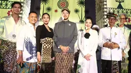 Melalui akun Instagram, Lulu Tobing diketahui menghadiri acara pementasan SUDAMALA di Solo, Jawa Tengah. Penampilan wanita kelahiran 21 November 1977 ini pun tak luput dari perhatian netizen. (Liputan6.com/IG/@lutob)