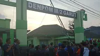 Rekan korban datangi denpom (Liputan6.com/Jayadi Supriadin)
