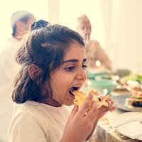 4 Ide Aktivitas Seru Ngabuburit dengan Anak - Parenting 