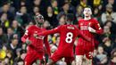 Para pemain Liverpool merayakan gol yang dicetak oleh Sadio Mane ke gawang Norwich City pada laga Premier League di Stadion Carrow Road Minggu (16/2/2020). Liverpool menang 1-0 atas Norwich City. (AP/Frank Augstein)