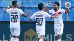 Para pemain Borneo FC Samarinda merayakan gol yang dicetak oleh Rifal Lastori (kanan) ke gawang PSM Makassar pada laga Piala Menpora 2021 di Stadion Kanjuruhan, Malang, Rabu (31/3/2021). Borneo FC berhasil menahan imbang 2-2 saat menghadapi PSM Makassar. (Bola.com/M Iqbal Ichsan)