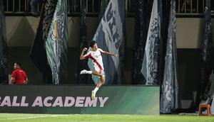 Pemain Garudayaksa FC, Alfin Kelilauw merayakan gol pertama timnya ke gawang PSS Sleman dalam laga final Pegadaian Championship 2025/2026 di Stadion Maguwoharjo, Sleman, Yogyakarta, Sabtu (09/05/2026). (Bola.com/Abdul Aziz)