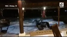 Detik-detik air laut naik di Anyer. Tsunami dipicu oleh terjadinya letusan Gunung Anak Krakatau.