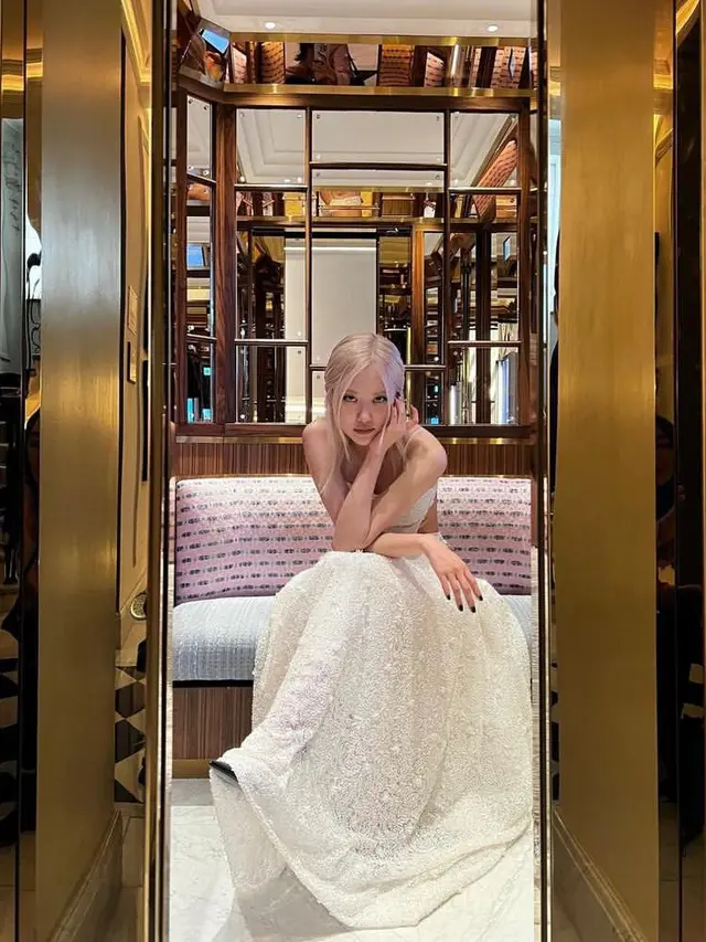 9 Gaya Elegan Rose BLACKPINK Pakai Gaun Cut Out Putih Saat Hadiri Acara Tiffany & Co, Akrab dengan Florence Pugh dan Gal Gadot