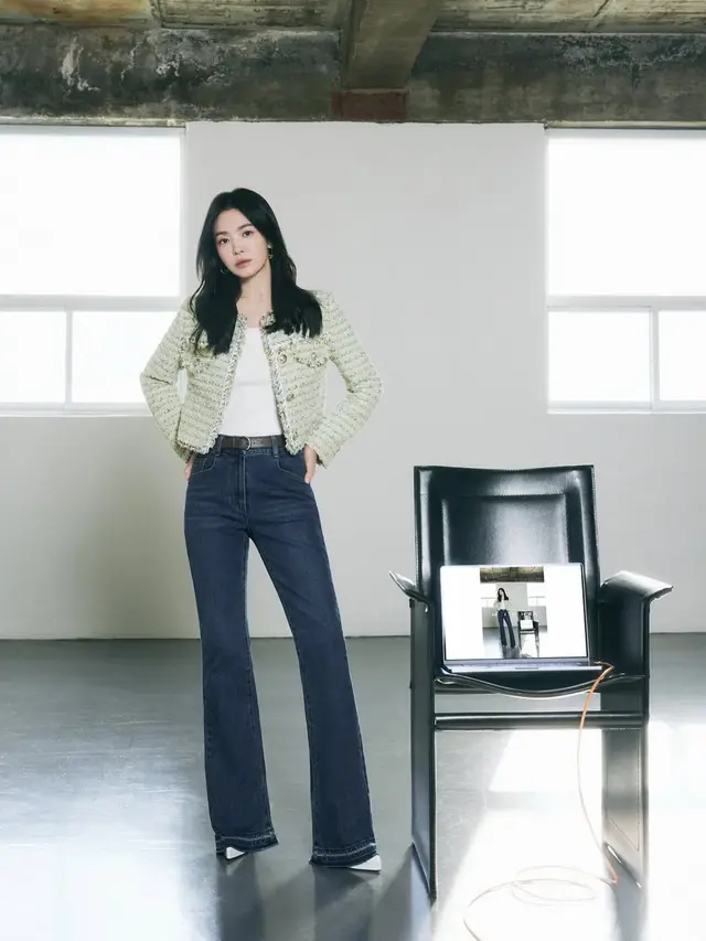 Gaya Anggun Song Hye Kyo Mengenakan Busana Semi Formal, Tampil Stylish dan Memikat (credit: Instagram/kyo1122)