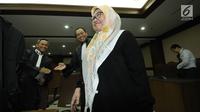 Mantan Menkes, Siti Fadilah Supari usai menjalani sidang perdana PK di Pengadilan Tipikor, Jakarta, Kamis (31/5). Sebelumnya, Siti dinyatakan terbukti menyalahgunakan wewenang pengadaan alat kesehatan (alkes). (Liputan6.com/Helmi Fithriansyah)