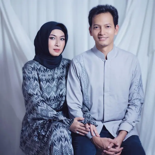 8 Potret Mesra Fedi Nuril dan Istri yang Jarang Tersorot, Dikaruniai Anak Ketiga