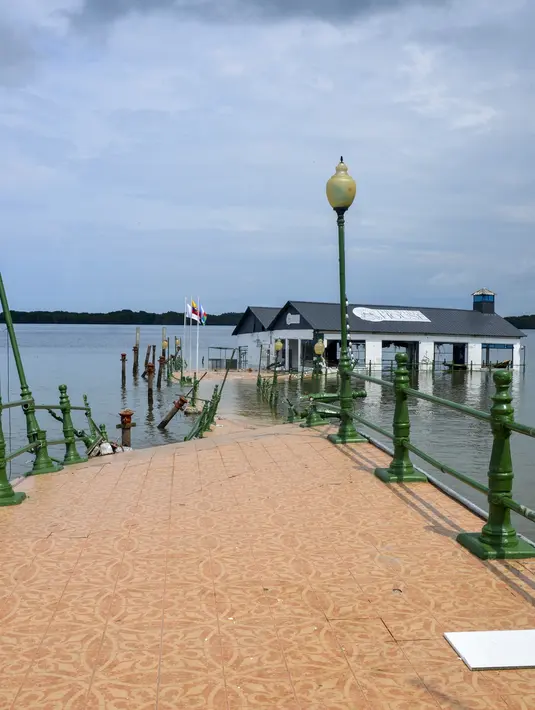Survei Geologi AS melaporkan gempa berkekuatan sekitar 6,8 berpusat di lepas pantai. Pantai Pasifik, sekitar 50 mil (80 kilometer) selatan Guayaquil. (ARIEL SUAREZ / AFP)